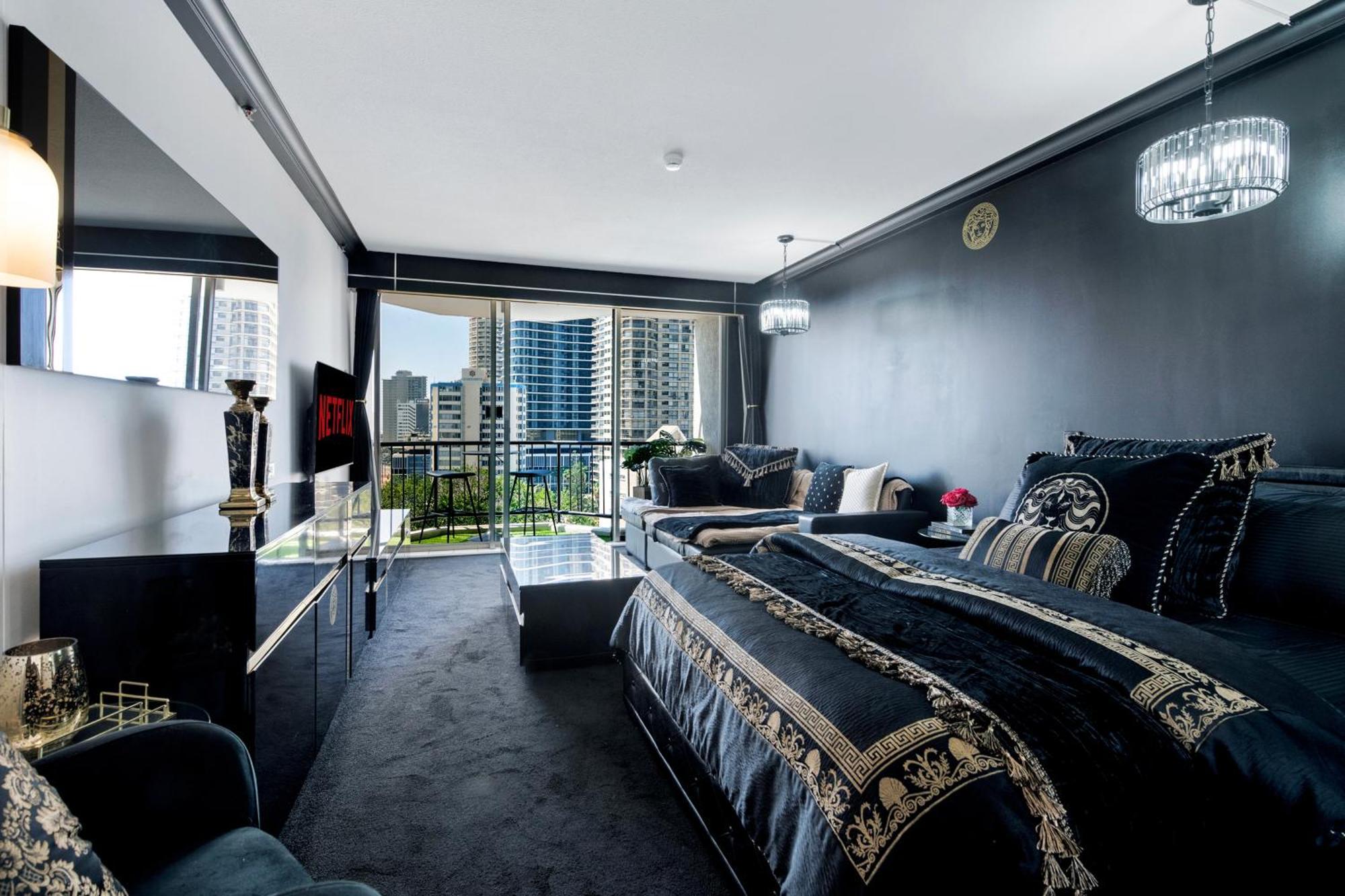 Versace Themed In Prime Location Gold Coast