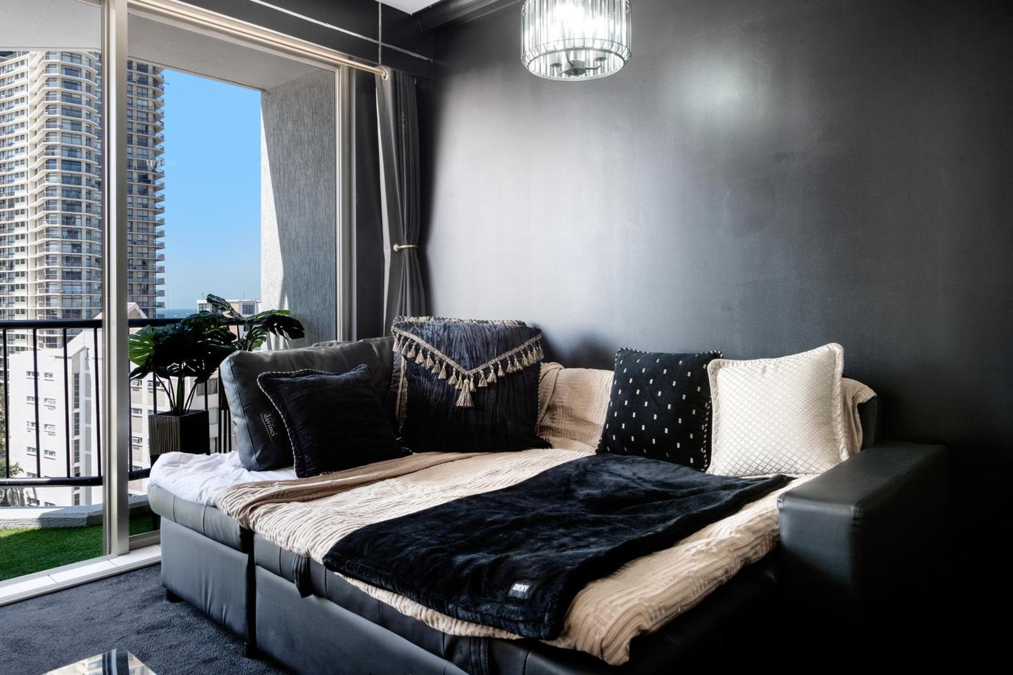 Versace Themed In Prime Location Hotel *