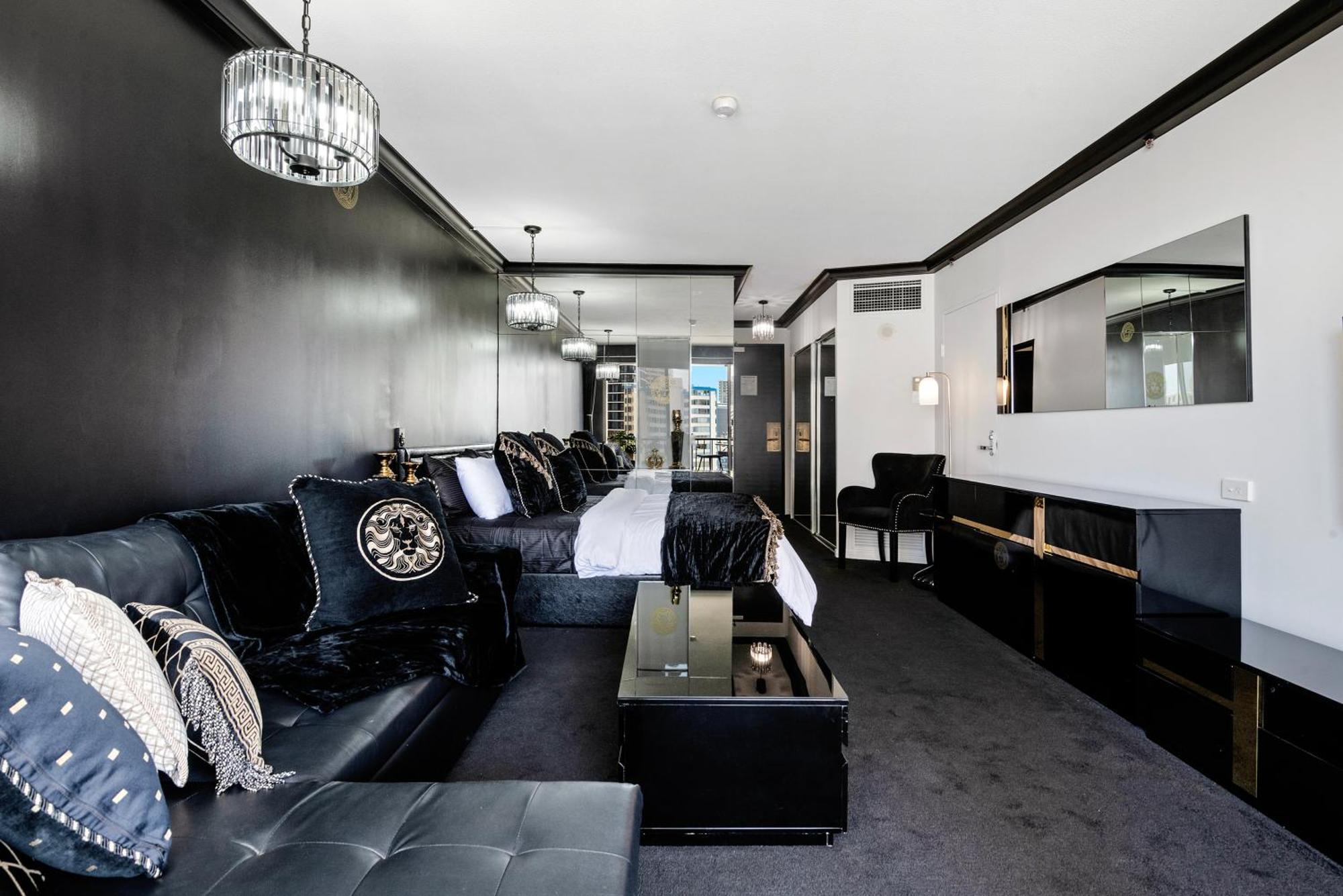 Versace Themed In Prime Location Gold Coast