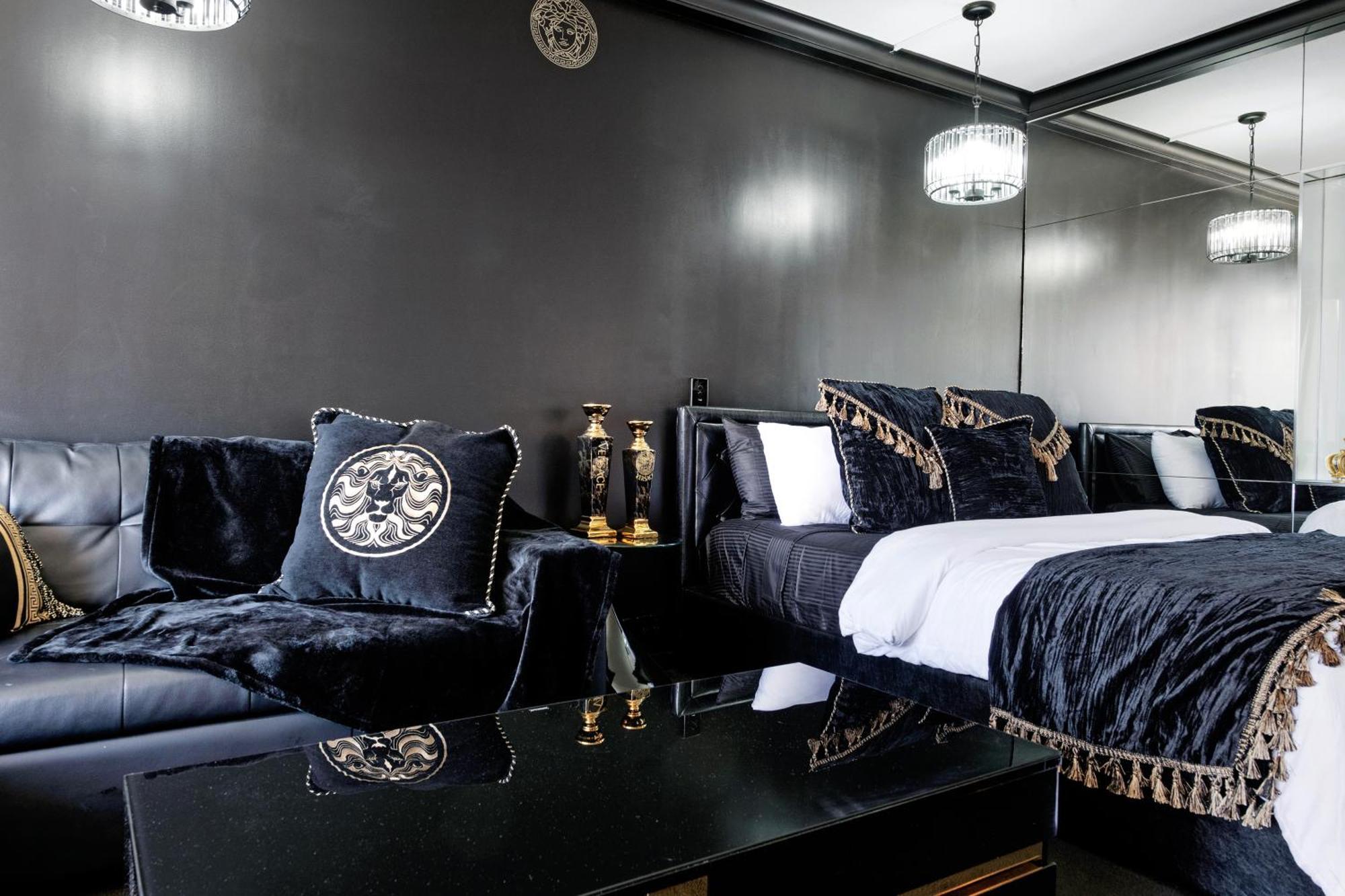 Versace Themed In Prime Location Hotel Gold Coast