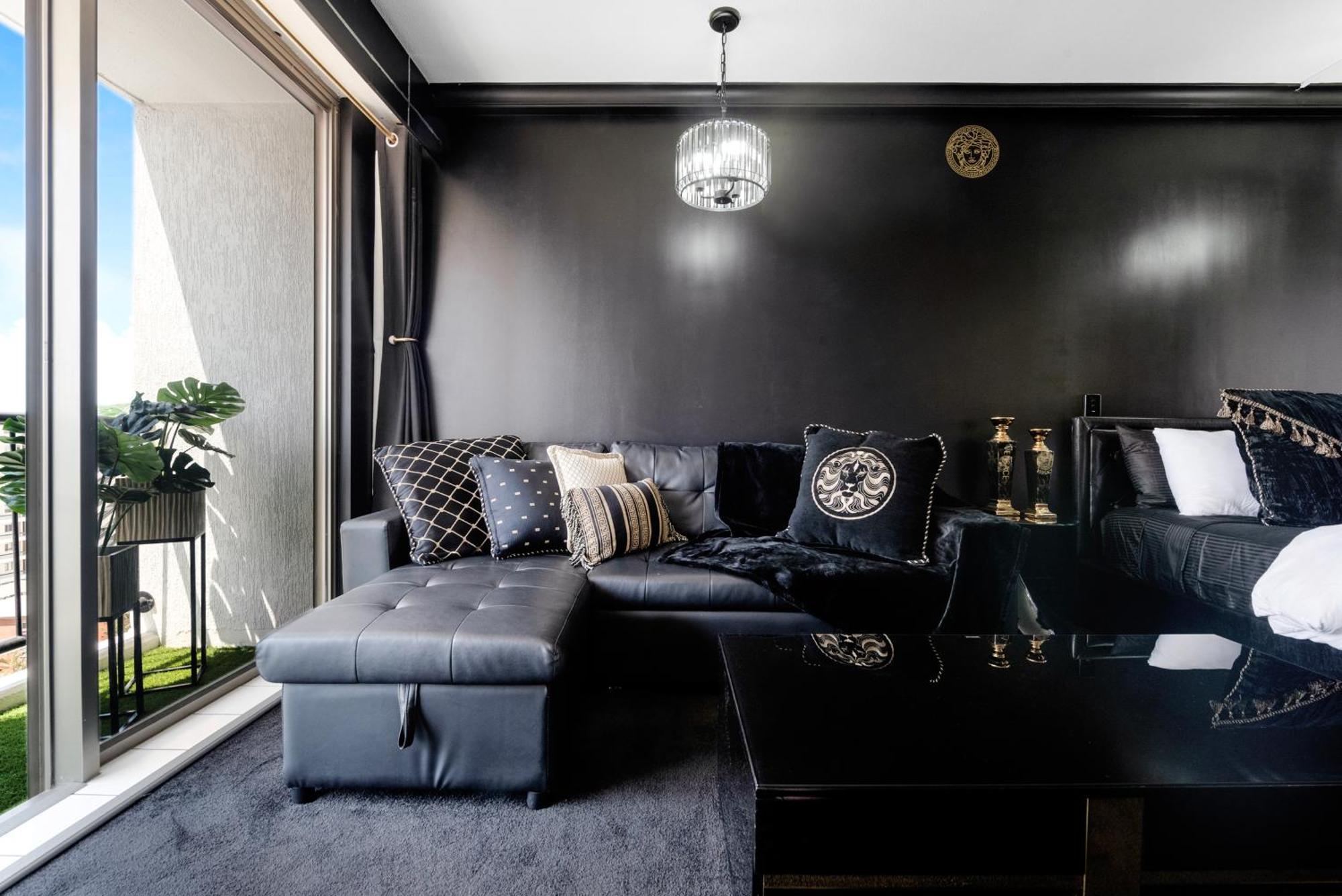Hotel Versace Themed In Prime Location